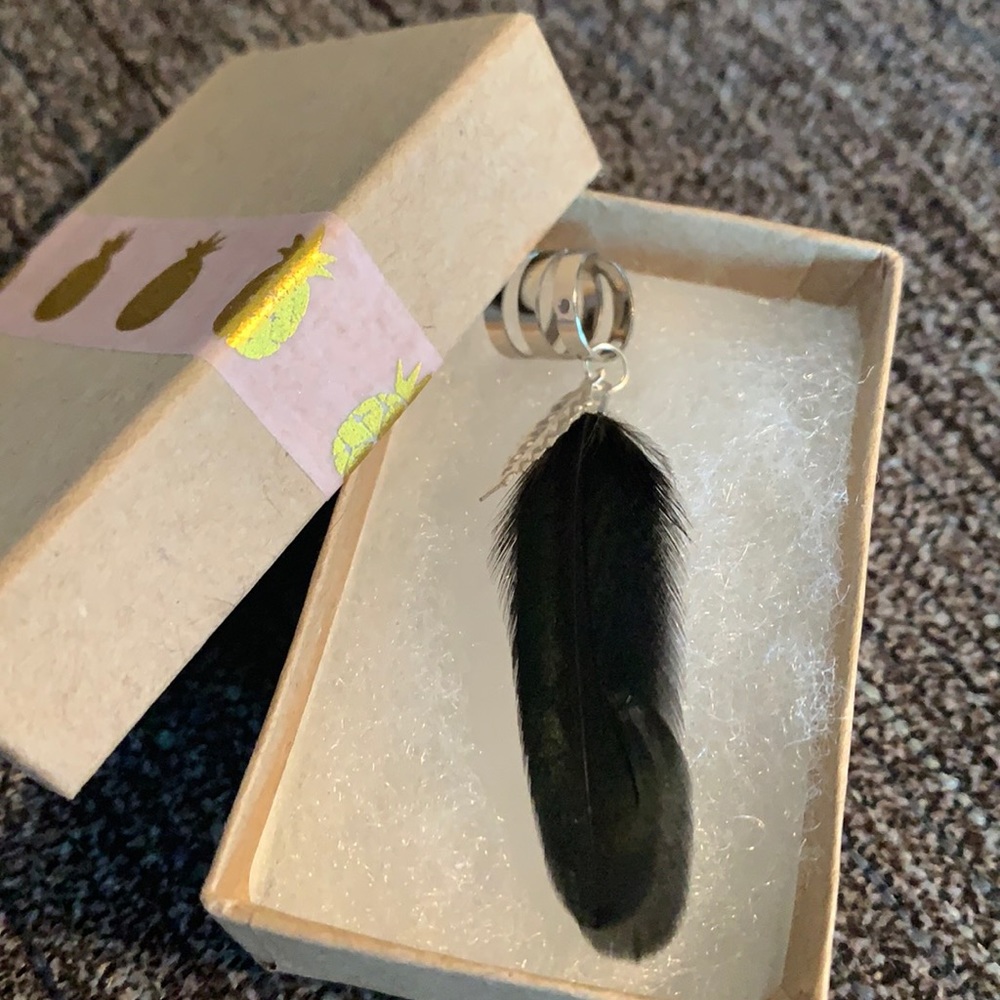 Feather Ear Cuff Black/Silver